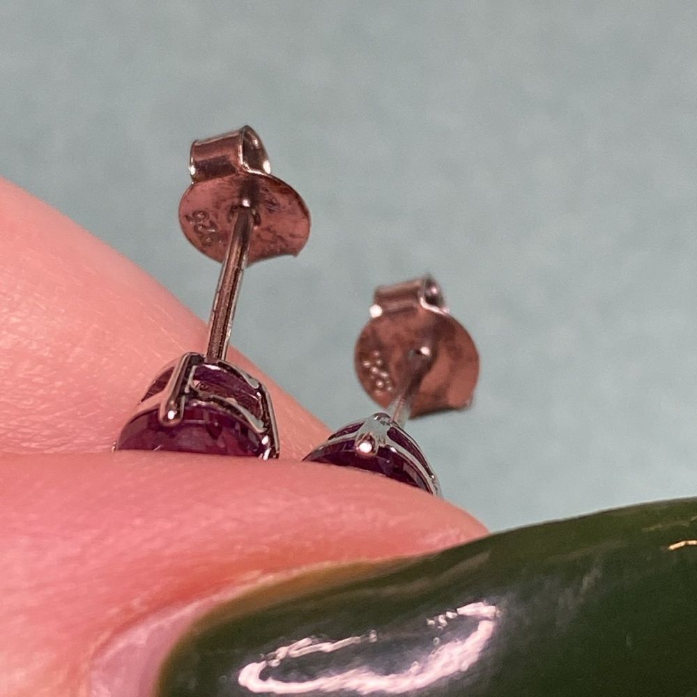 💛 Classic Sterling Silver Round Amethyst Earrings - Picture 5 of 5